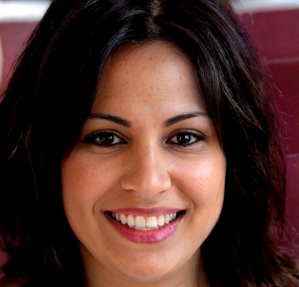 Portrait de Léonie Beaumont, conseillère financière spécialisée dans l'accompagnement des particuliers